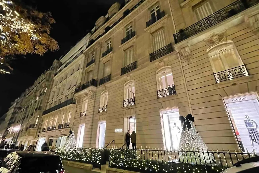 Chanel Avenue Montaigne & Elysees 4 Guests Parijs 0*,