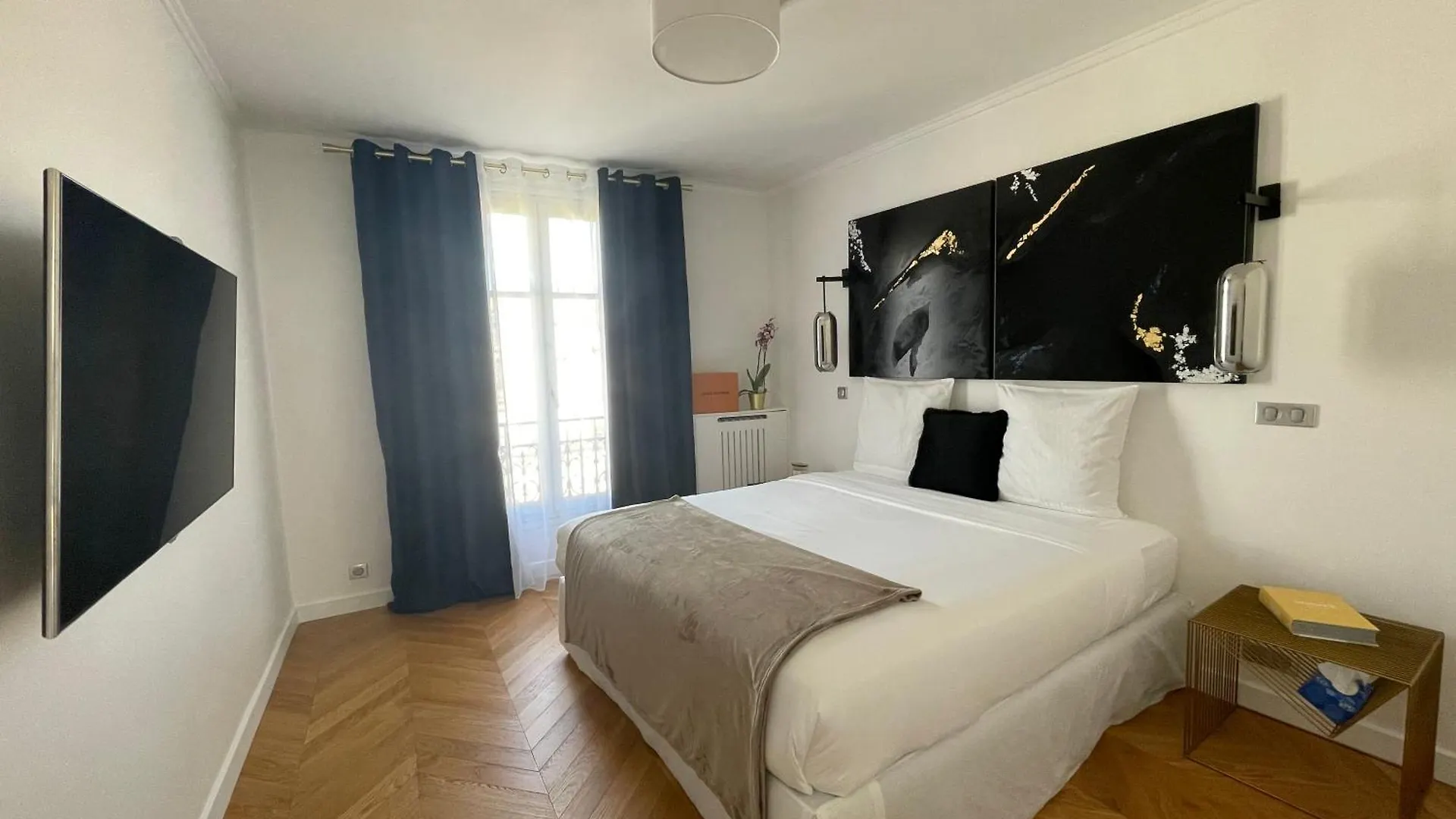 Chanel Avenue Montaigne & Elysees 4 Guests Parijs 0*,