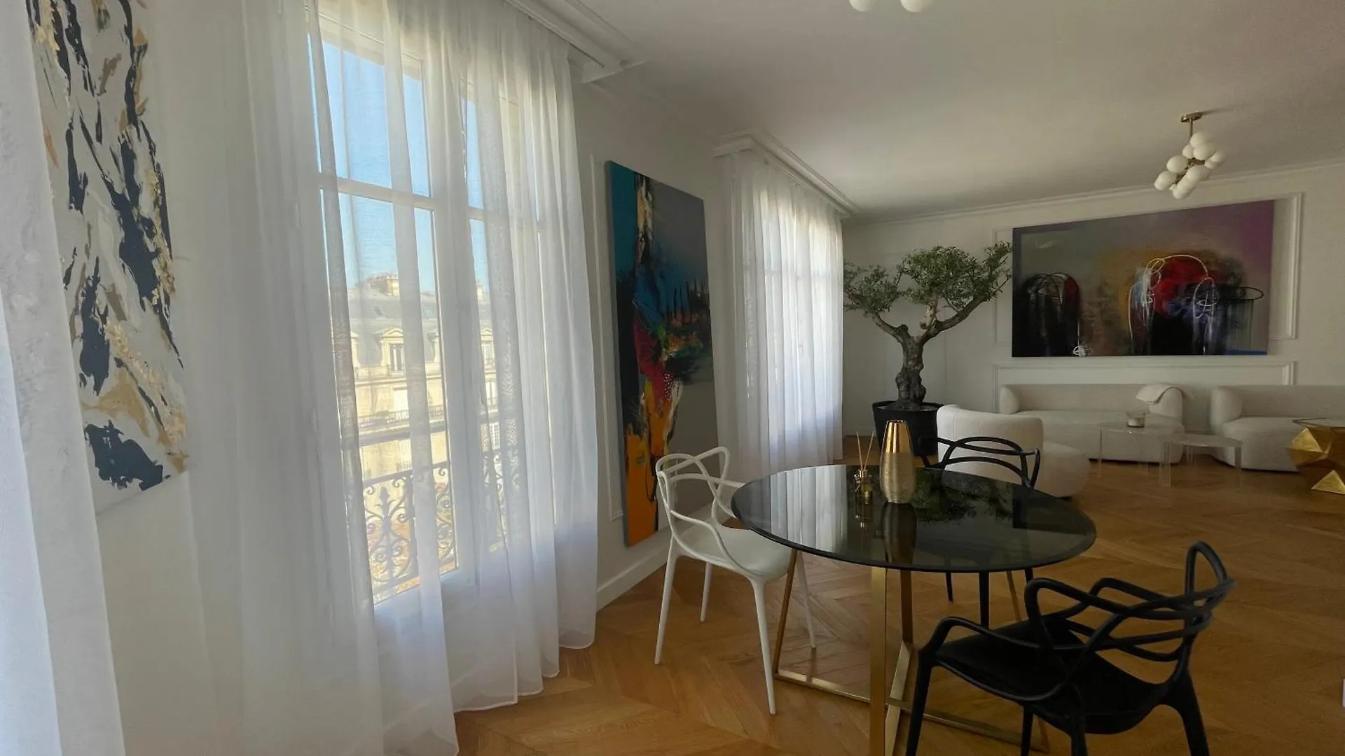 Appartement Chanel Avenue Montaigne & Elysees 4 Guests Parijs