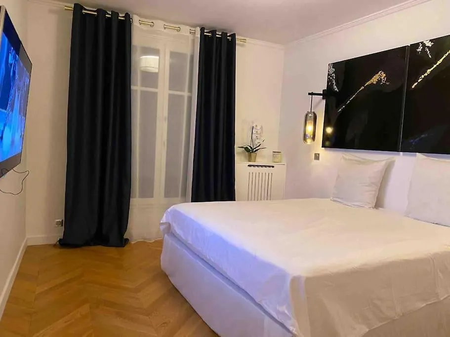 Chanel Avenue Montaigne & Elysees 4 Guests Paris France