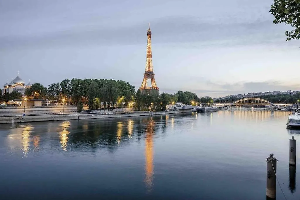 Chanel Avenue Montaigne & Elysees 4 Guests Paris Apartment