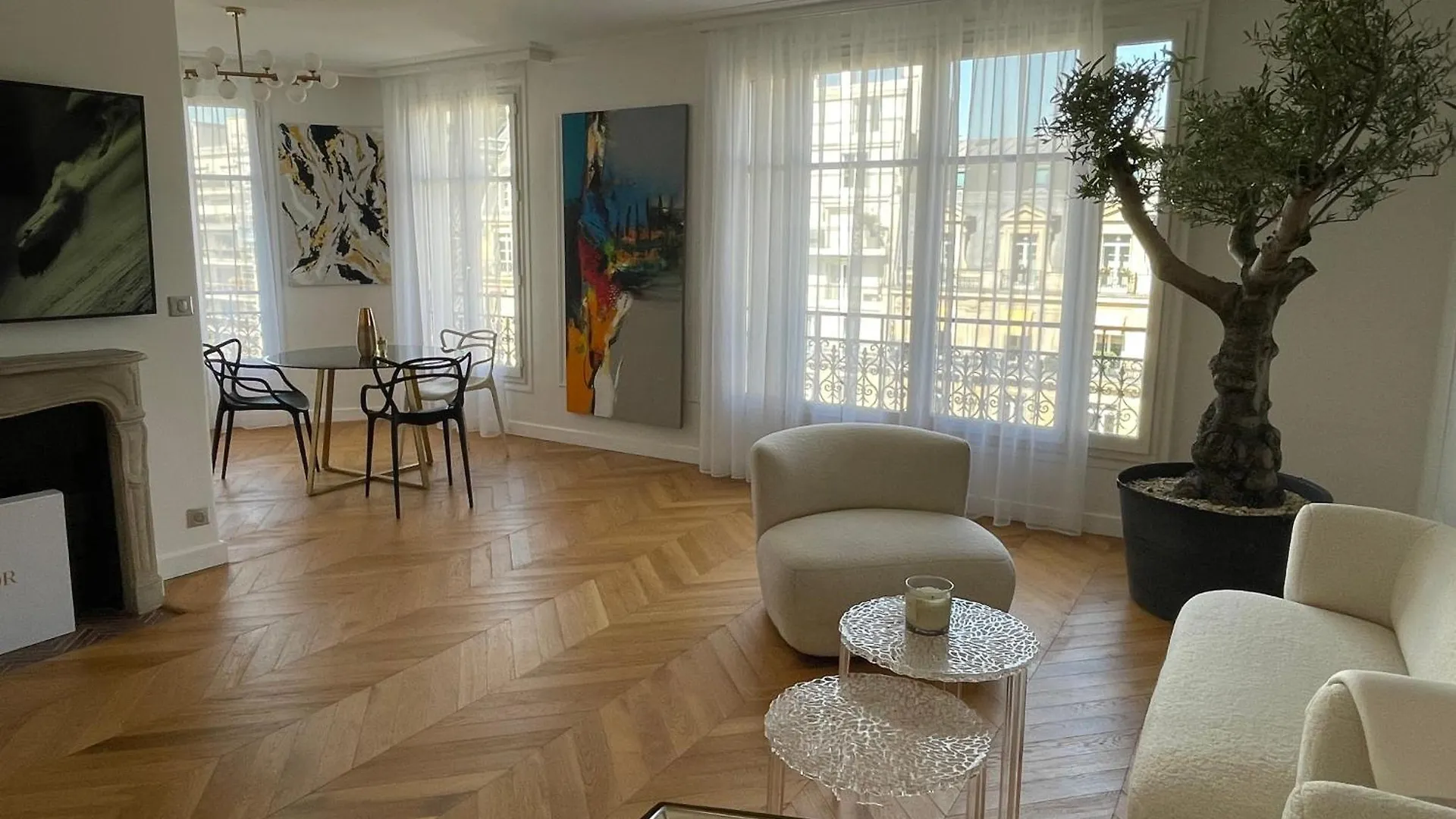 Apartment Chanel Avenue Montaigne & Elysees 4 Guests Paris France